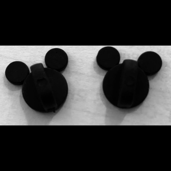 Brand New Set of 3 DISNEY Villain Pins - Picture 5 of 5